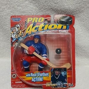 Vintage Wayne Gretzky Real Slap Shot Action Figure: Hasbro 1998